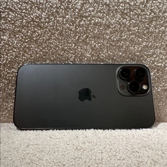 Unlocked iPhone 13 Pro Max - 512 GB - Graphite - Picture 4 of 8